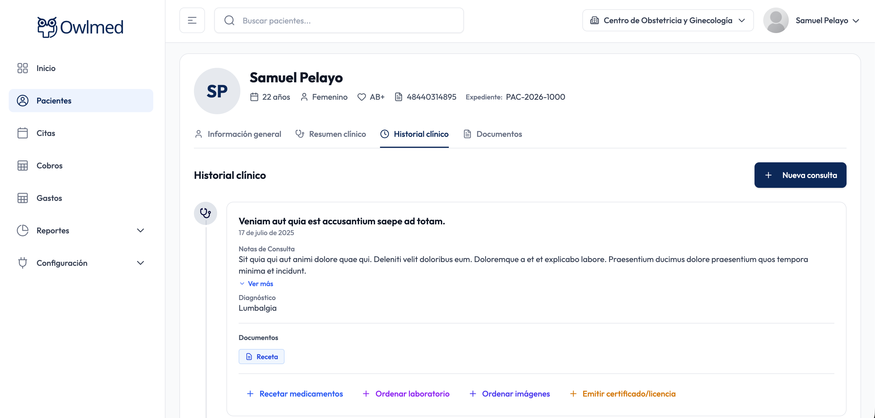 Vista de historial clínico en OwlMed con evolución, diagnósticos y tratamientos
